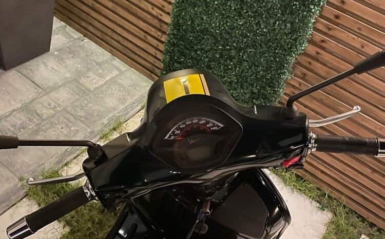 
								2022 Vespa GTS 300 Super Sport full									