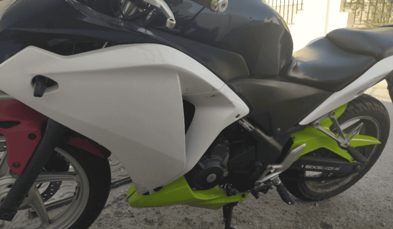 
								2011 Honda CBR250R full									