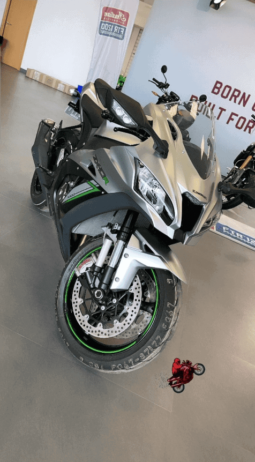 
										2018 Kawasaki Ninja ZX-10R full									