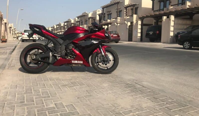 
								2008 Yamaha YZF-R1 full									