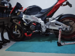 
										2010 Aprilia RSV4 RR full									