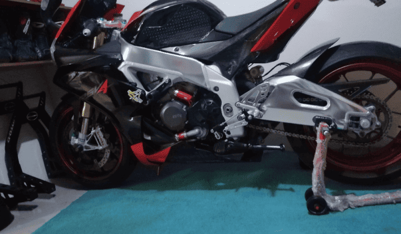 
								2010 Aprilia RSV4 RR full									